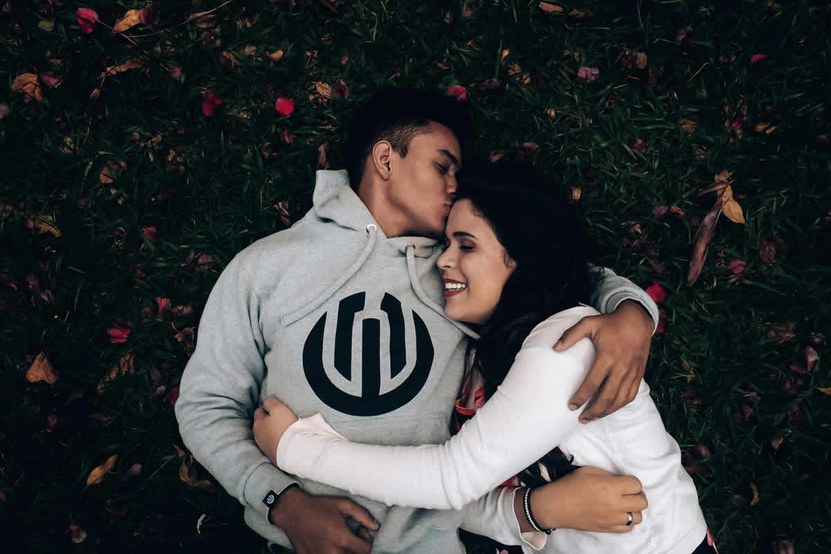 couple hugs